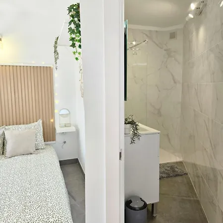 Modern - Roof Terrace - Close To *