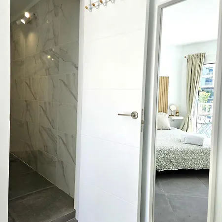 Modern - Roof Terrace - Close To *