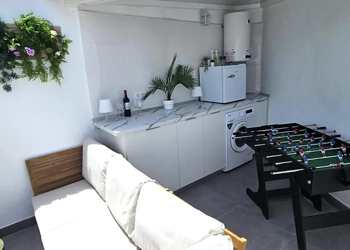 Apartment Modern - Roof Terrace - Close To
