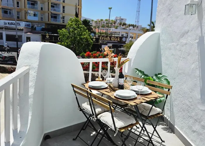 Modern - Roof Terrace - Close To Apartment