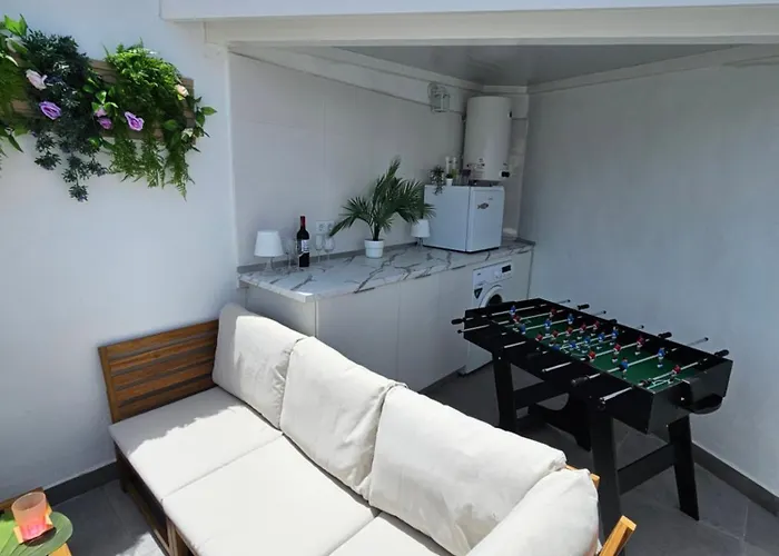 Apartment Modern - Roof Terrace - Close To *